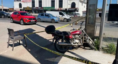 Emniyet şeridinde ilerleyen motosiklet ciple çarpıştı: 1'i ağır 2 yaralı