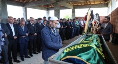 GTÜ Rektörü Babasını Son Yolculuğuna Uğurladı