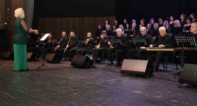 Kadınlar baharı şarkılarla karşıladı