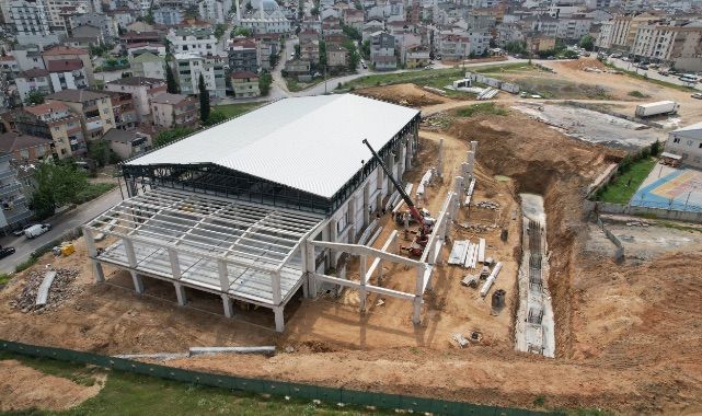 Kapalı Spor Salonu’nda çalışmalar devam ediyor