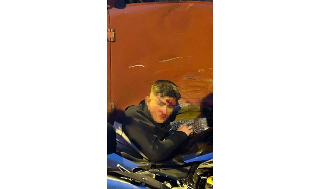 Kocaeli'de 2 motosiklet ve kamyonetin karıştığı kazada 4 kişi yaralandı