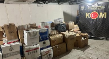 Kocaeli'de 892 bin 900 makaron ile 480 kilogram kıyılmış tütün ele geçirildi