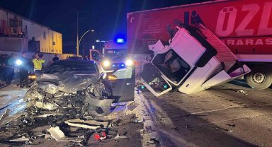 Kocaeli'de otomobil ile tır çarpıştı: 6 yaralı