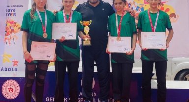 Körfezli Melek atletizmde Türkiye şampiyonu oldu