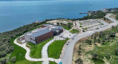 Manzaralı kütüphane gençlere armağan edildi