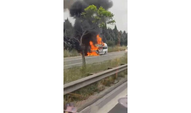 TEM'de minibüs alev alev yandı