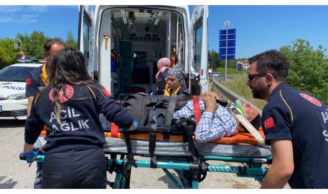 Tüp yüklü kamyon hafif ticari araç ile çarpıştı: 1'i ağır 5 yaralı