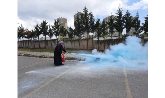 Vatandaşlar yangına müdahaleyi öğrendi