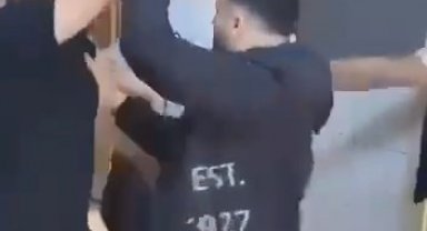 Veli öğrenci dolu sınıfı bastı: O anlar kamerada