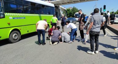 Yolun karşısına geçmek isteyen kadına otomobil çarptı