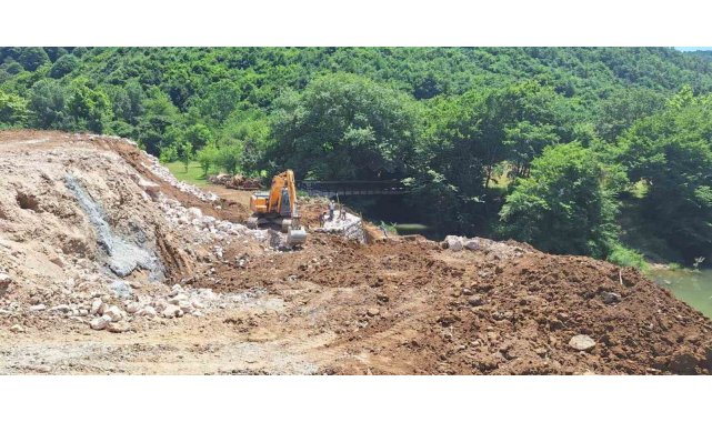 2 mahalleyi bağlayacak köprünün yapımı devam ediyor