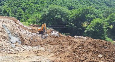 2 mahalleyi bağlayacak köprünün yapımı devam ediyor