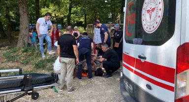 2 otomobil kafa kafaya çarpıştı: 2 yaralı