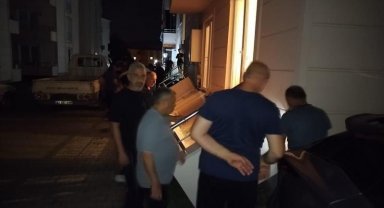 Balkon büyük gürültü ile çöktü