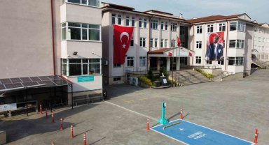Bu okul enerjisini güneşten alıyor