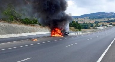 Çaresizce araçlarının yanmasını izlediler