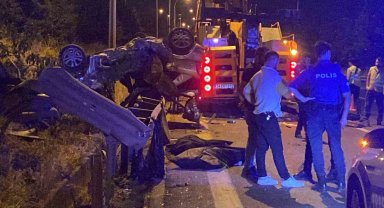 Devrilen otomobilde 3 kişi hayatını kaybetti