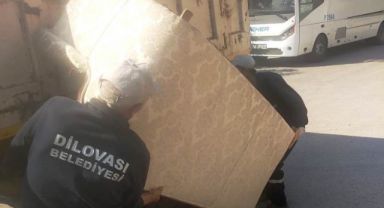 Dilovası’nda Çöpe Atılan Ev Eşyaları Bertaraf Ediliyor