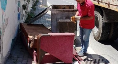 Dilovası'nda çöpe atılan ev eşyaları bertaraf ediliyor