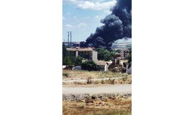 Gebze'de fabrika alev topuna döndü: Bölgeye çok sayıda ekip sevk edildi