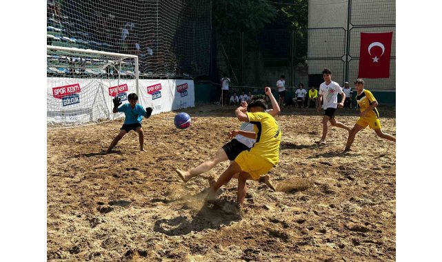 Gölcük'te kum futbolu heyecanı için kayıtlar başladı