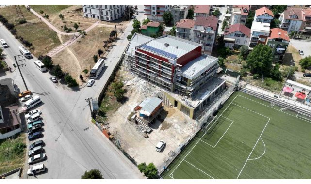 Hasan Doğan Gençlik Merkezi'nde kompozit cephe imalatı yapılıyor