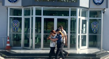 Hırsızlıktan aranıyordu, aynı suçu işleyeceği sırada yakalandı