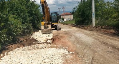Karatepe'nin bozulan yolları yenileniyor