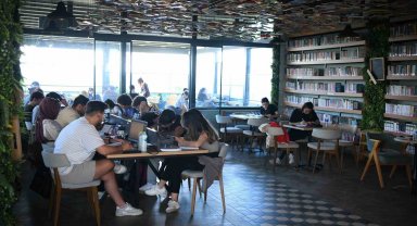 Kitap kahvelerde sınav maratonu