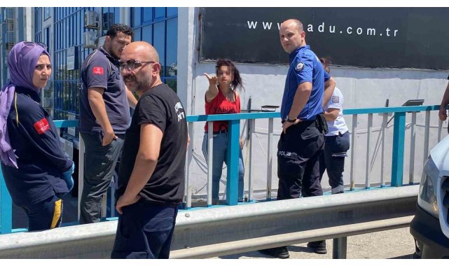 Köprüye çıkan genç kızı polis ikna etti