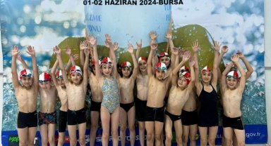 Minik yüzücüler Bursa'dan madalyalarla döndü