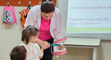 Miniklere ağız ve diş sağlığı eğitimi