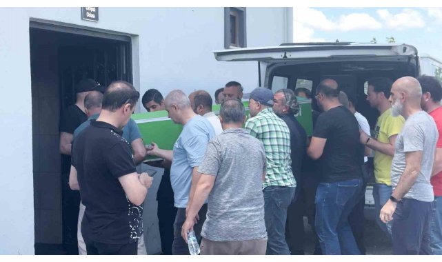 Öldürülen müdür yardımcısının cenazesi ailesine teslim edildi