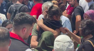 Öldürülen müdür yardımcısının iki çocuğundan babaya son bakış