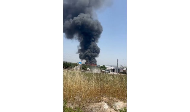 Palet fabrikası alev alev yanıyor