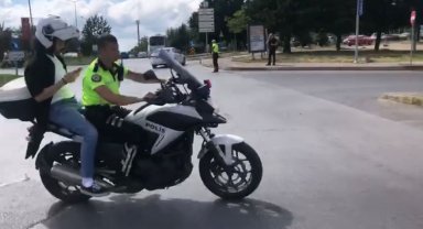 Polis bu kez suçlu yakalamak için değil üniversite adaylarının geleceği için gaza bastı