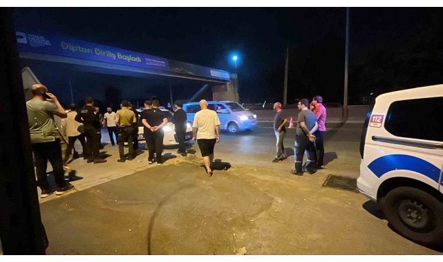 Üstgeçitten aracın üstüne düşen çocuk hayatını kaybetti