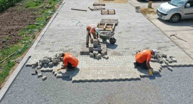 Başiskele'de parke yol çalışmaları devam ediyor