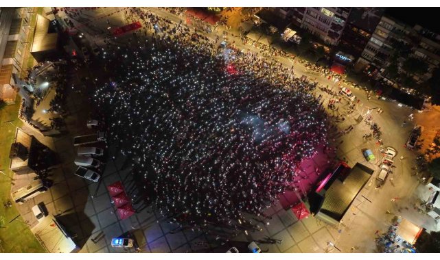 Binlerce Kocaelili milli takım için tek yürek oldu.