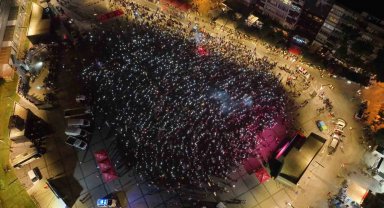 Binlerce Kocaelili milli takım için tek yürek oldu.