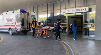 Boğulma tehlikesi geçiren 2 genç hastaneye kaldırıldı