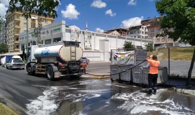 Çöp Konteynerleri Dezenfekte Ediliyor