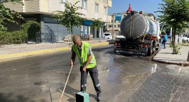 Darıca'da ekipler mahallelerde köşe bucak temizlik yapıyor