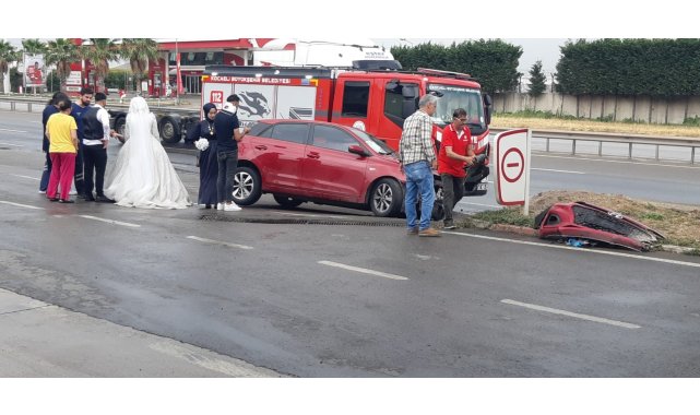 Düğüne saatler kala gelin ve damat kaza yaptı: 5 yaralı