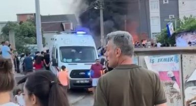 Hurdalıkta çıkan yangın gökyüzünü siyah dumanla kapladı