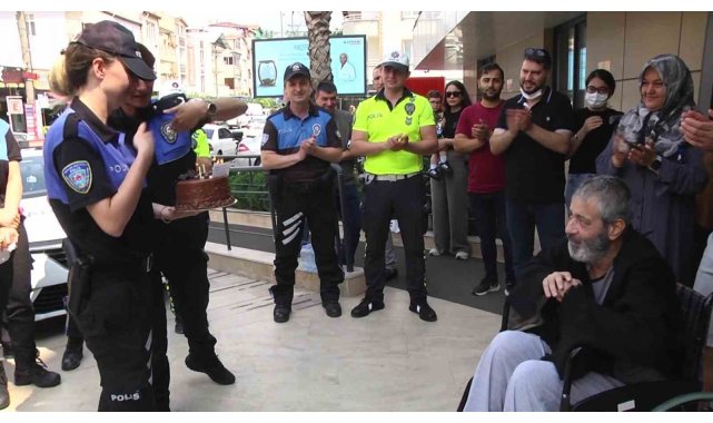 Kanser tedavisi gören polis memuruna meslektaşlarından duygunlandıran sürpriz