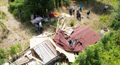 Kartepe'de kaçak bungalovlar yıkıldı