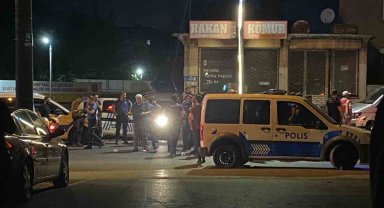 Kavgayı ayıran bekçi sırtından bıçaklandı