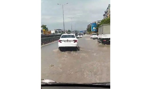 Kocaeli'de sağanak yağış sonrası kanallar taştı