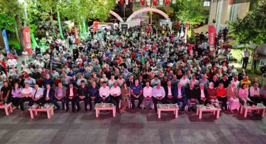 Körfezliler 15 Temmuz hain darbe girişiminin 8. yılında meydanlardaydı
